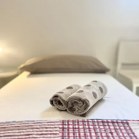 Nura's - Casa Vittoria 86 * Santa Maria la Palma