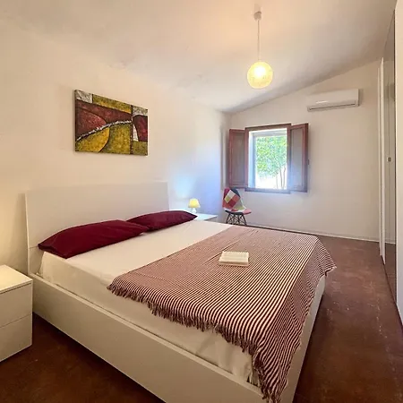 Nura's - Casa Vittoria 86 * Santa Maria la Palma