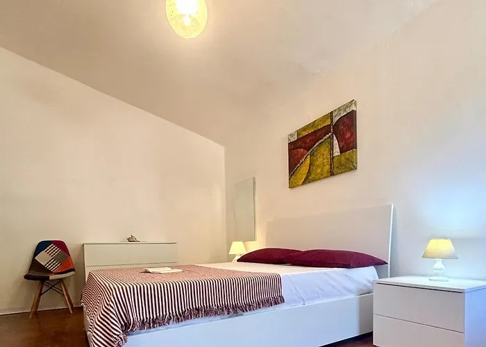 Nura's - Casa Vittoria 86 *